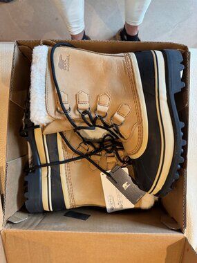 Sorel women's Caribou Waterproof Boots Size 7.5 - New in Box
